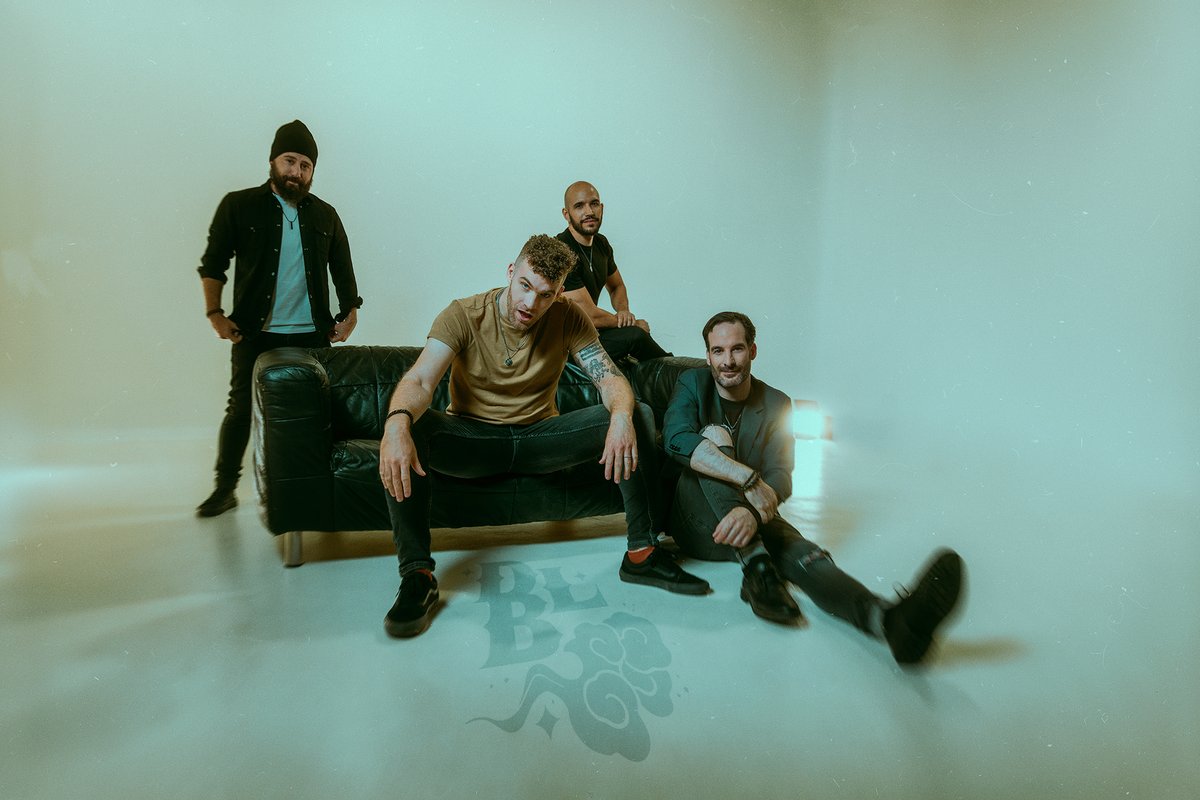 𝐃𝐄𝐋𝐀𝐁𝐑𝐔𝐌𝐀

Desde las entrañas del rock nacional surge Delabruma, una banda que mezcla la energía del rock alternativo y la sutileza del pop más visceral, fusionadas con las influencias más complejas del metal, de donde surgen sus integrantes.