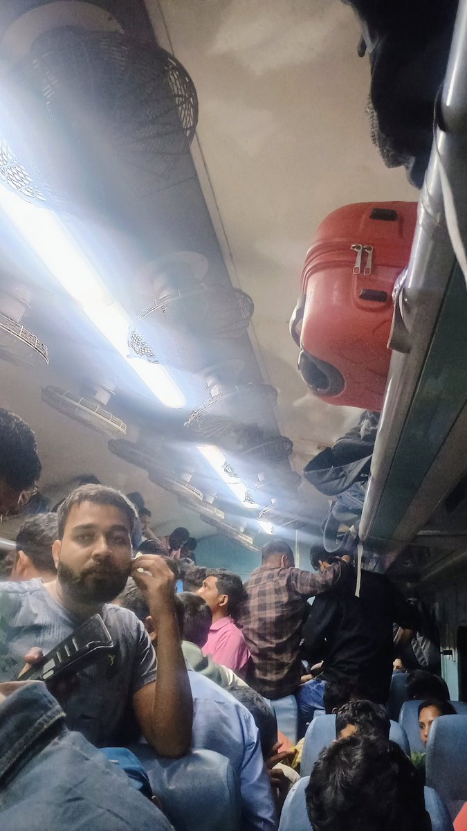 PawanBaghmara's tweet photo. Mera pnr no 6349982403 hai
is coach me bahut jyada bheed hai
Aur log without tickets yatra kar rahe hai
@indianrailway
@RailMadad https://t.co/BZXrM3UkB7
