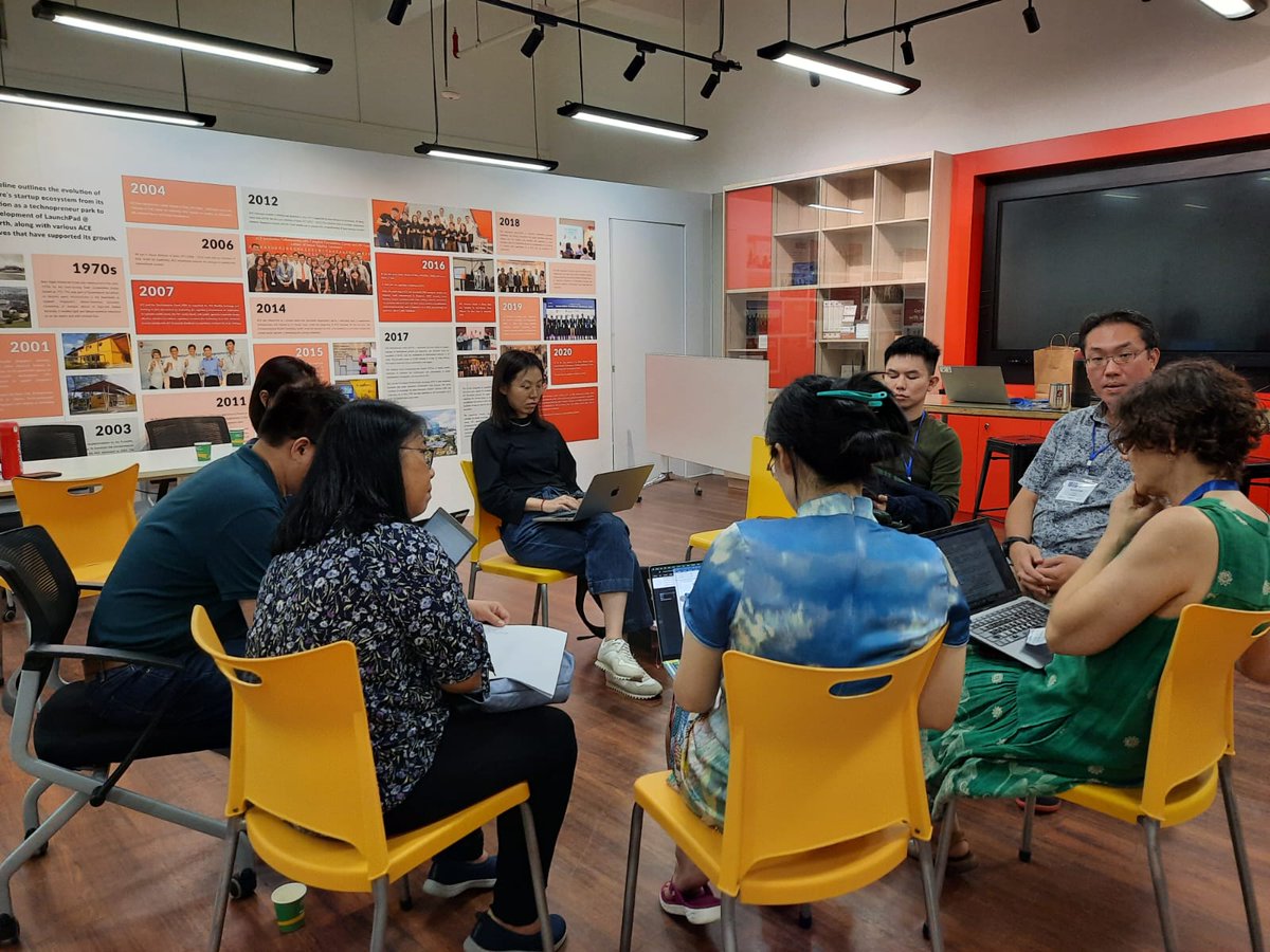 HFSP's tweet image. At the #HFSPMasterClass in Singapore participants gained insights into crafting successful HFSP applications, guided by experts who know the review process inside out. ✍️
A big thank you to our co-organizers NRF &amp;amp; @ASTARsg  for making this inspiring event possible!
#GrantWriting