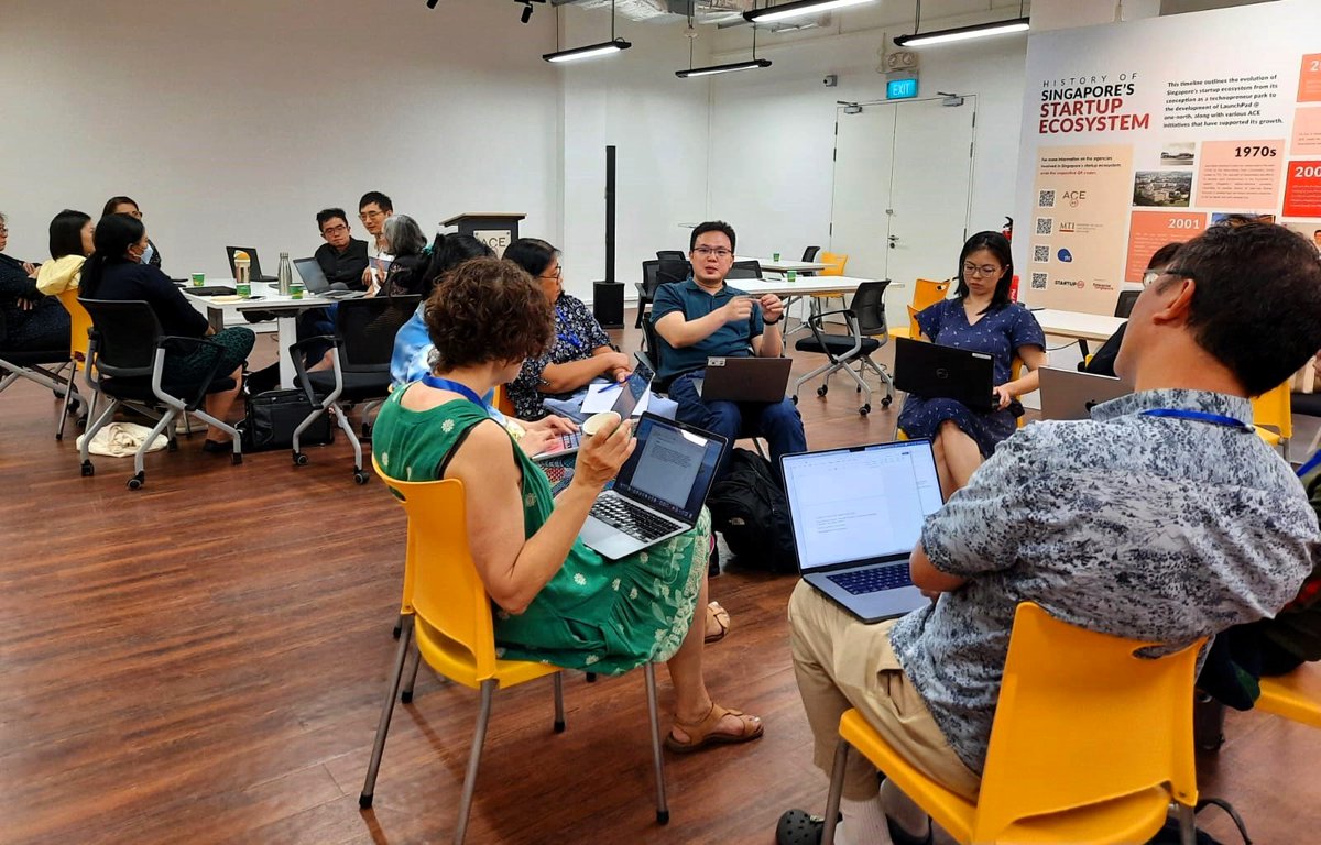HFSP's tweet image. At the #HFSPMasterClass in Singapore participants gained insights into crafting successful HFSP applications, guided by experts who know the review process inside out. ✍️
A big thank you to our co-organizers NRF &amp;amp; @ASTARsg  for making this inspiring event possible!
#GrantWriting