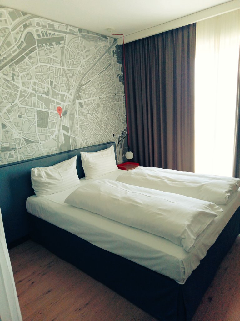 Murderdoll Mampfi McMuffin (@sullythejolly) on Twitter photo und wieder einmal haben wir uns eingefunden, um zu...schlafen... 🤷🏻
natürlich schön mit der karte von duisburg an der wand... und wieder einmal haben wir uns eingefunden, um zu...schlafen... 🤷🏻
natürlich schön mit der karte von duisburg an der wand...