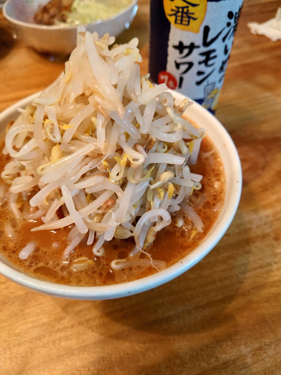 calaburi_FIVE's tweet photo. 久々に写真載せる！
祝日前のもやしマシマシ家系ラーメン作った！KP！！！ https://t.co/eFeTZ9jfy8