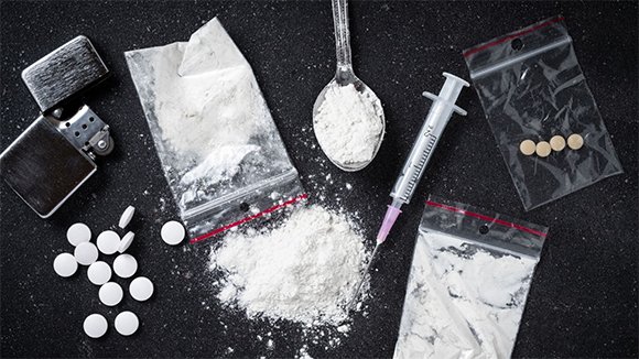 🧑‍⚖️💊Juicios ejemplarizantes sobre los delitos asociados a las drogas y sustancias de efectos similares, continúan desarrollándose en La Habana. Las audiencias son parte del tercer Ejercicio de Prevención y Enfrentamiento contra ese flagelo.

🔗acortar.link/AfXLT3