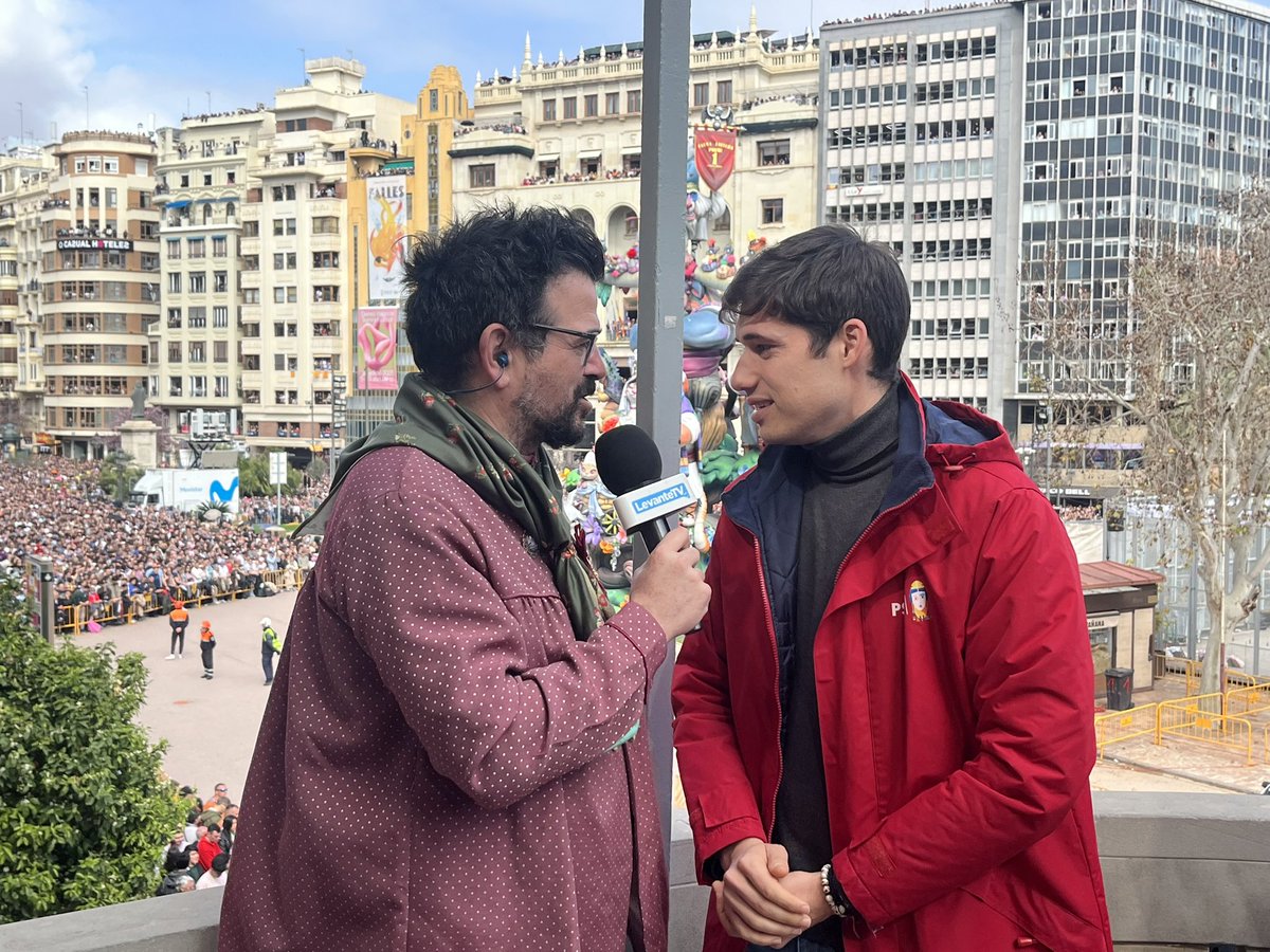 PSOEValencia's tweet image. Hui hem gaudit de l’última mascletà de les #Falles25 💥

Impressionant espectacle a càrrec de la pirotècnia #CaballerFX de Montcada, que hem viscut junt amb la nostra companya @EnmaLopez.

#Mascletà19 🧨