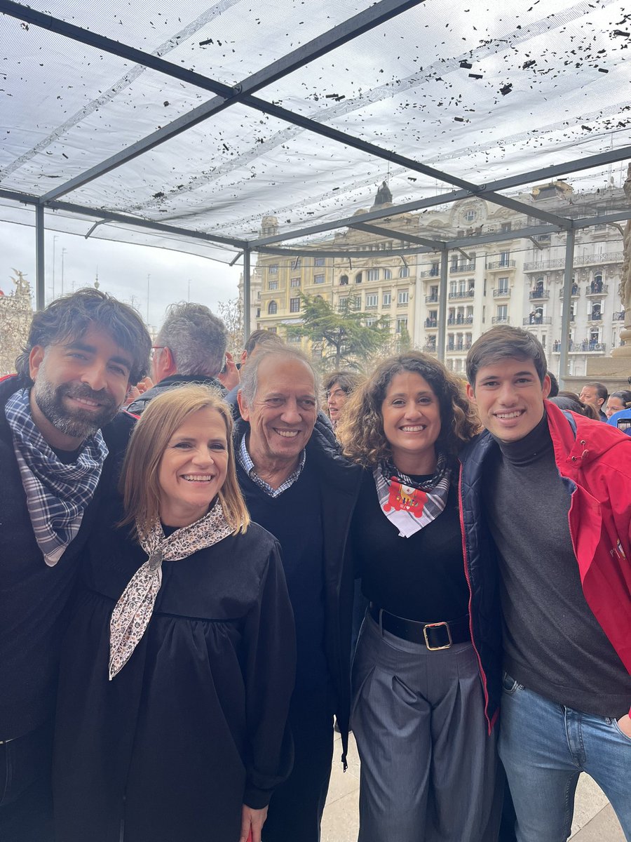 PSOEValencia's tweet image. Hui hem gaudit de l’última mascletà de les #Falles25 💥

Impressionant espectacle a càrrec de la pirotècnia #CaballerFX de Montcada, que hem viscut junt amb la nostra companya @EnmaLopez.

#Mascletà19 🧨