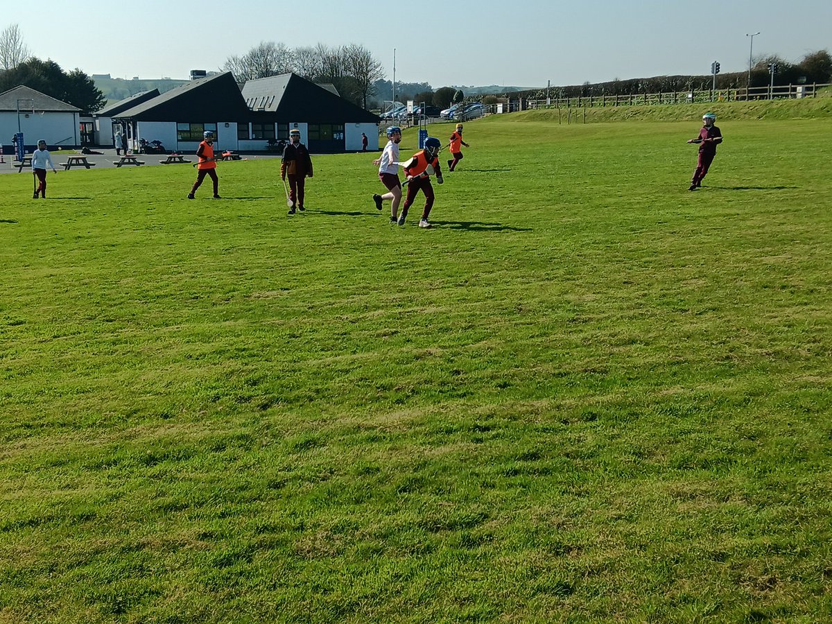 WhelanGavin's tweet photo. Another glorious morning in @ButlerstownNS earlier 🌞🏑✅️👇
#SchoolsCoaching #Hurling #Skills #Games #FundamentalMovements #FUNAndEnjoyment #Development #GDC #GAA @ButlerstownGAA @CnamB_Waterford @EastDeiseGAA @WaterfordGAACG @WaterfordGAA @cnambnaisiunta @MunGAABunscol https://t.co/VErr9afy42