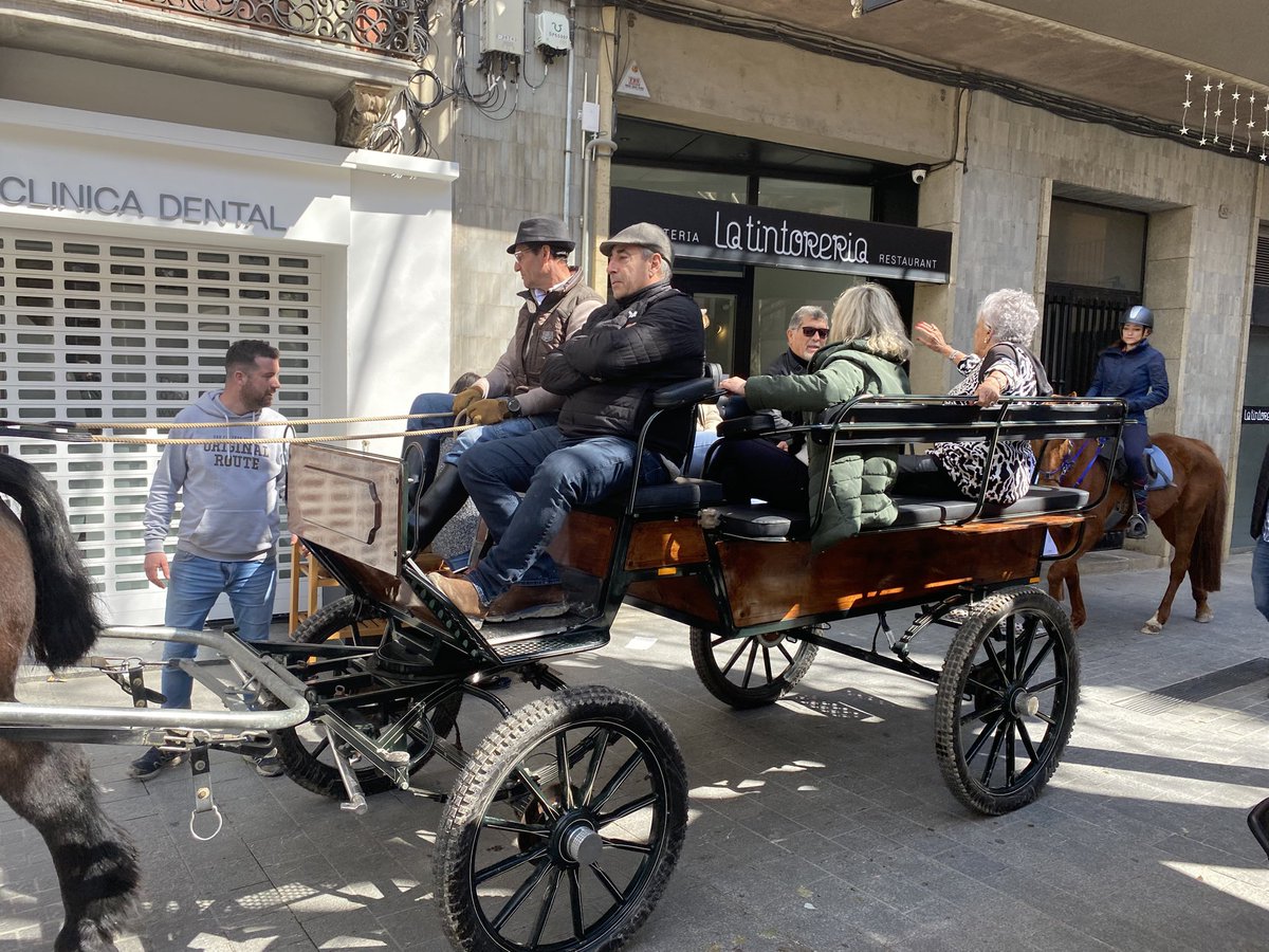 RadioenBasOnli4's tweet photo. OLOT 16/03/25
BENEDICCIÓ D’ANIMALS, CELEBRACIÓ SANT ANTONI. https://t.co/FPOH2zq9UF