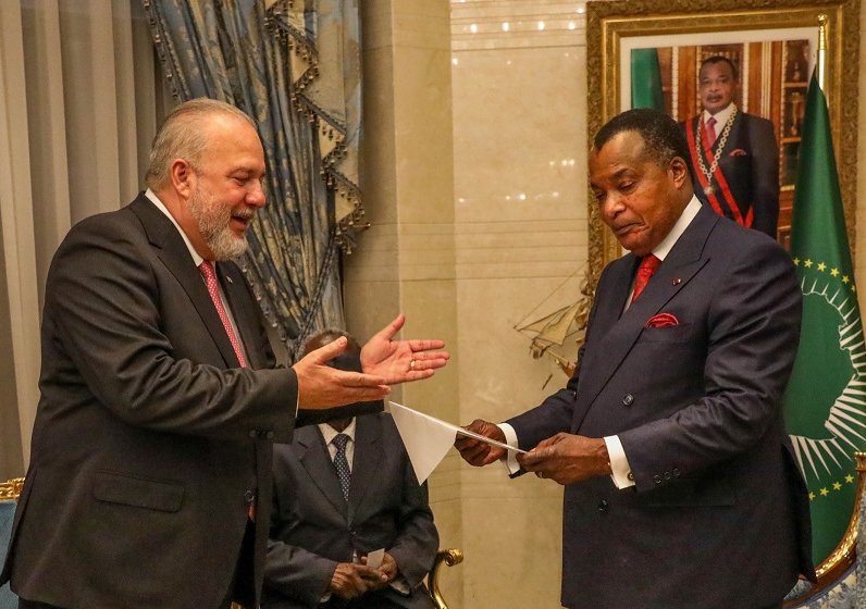 El #Congo no abandonará nunca a #Cuba🇨🇺

📌En visita oficial histórica y emocionante, el Primer Ministro <a href="/MMarreroCruz/">Manuel Marrero Cruz</a> se reunió con el presidente Denis Sassou Nguesso y altas autoridades congoleñas
#CubaNoEstáSola 

Los detalles 👇 
juventudrebelde.cu/internacionale…