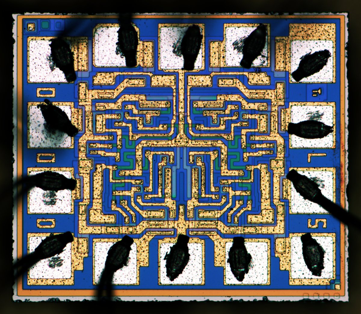 Ti 54LS00 - Quad 2-input NAND gates : weekend die-shot zeptobars.com/en/read/Ti-54L… via <a href="/Zeptobars/">Zeptobars</a> <a href="/TXInstruments/">Texas Instruments</a> #electronics #microscopy