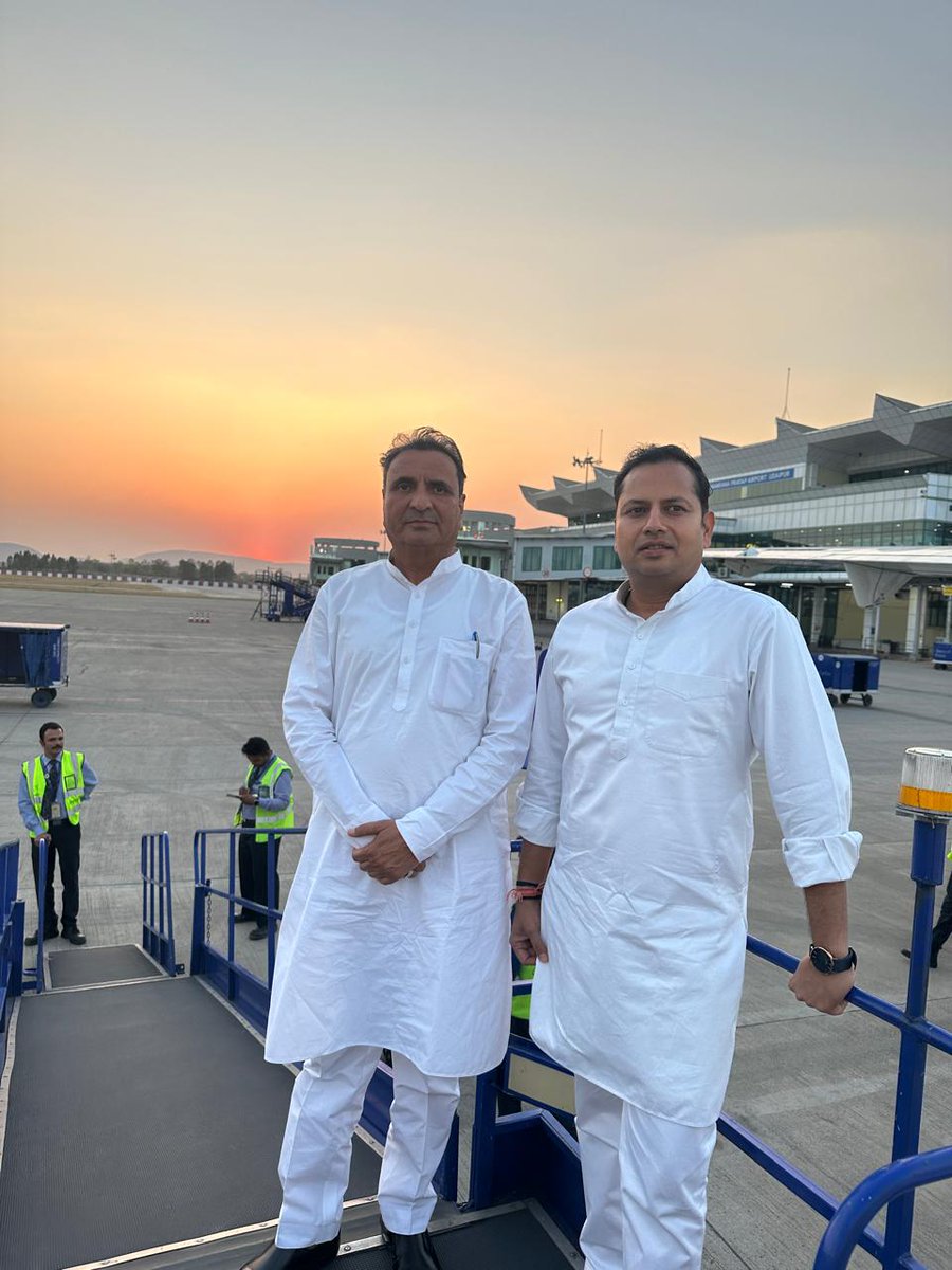 DharmendraR_INC's tweet photo. Back to Jaipur with @VaibhavGehlot80 https://t.co/nITg7rGtkv