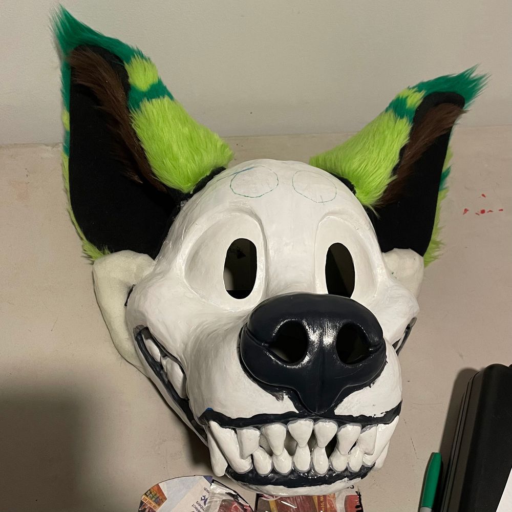 First 3 days of work on my suit ! (Spring 2021)
All started with a base that I was super lucky to get from <a href="/ColoredCreature/">CMYK</a> !
Originally: blue lips/gums, grey ear fluff