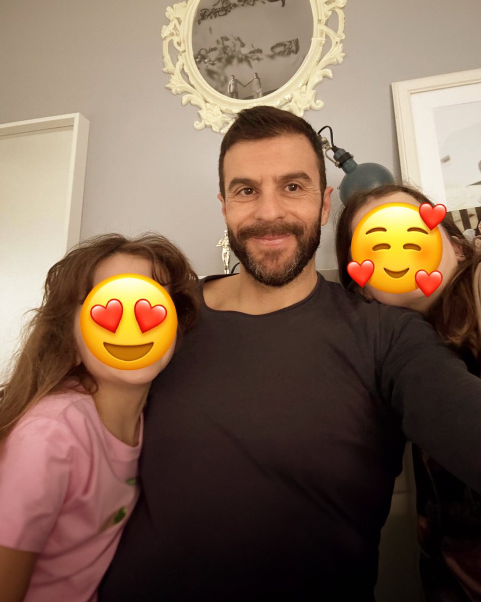KwanCommunity's tweet photo. 👨‍👧‍👦 Happy Father’s Day to all the amazing dads!
At KWAN, we celebrate dads who blend career &amp; parenthood. Check out these heartwarming of KWANdads working with their kids.
Drop a ❤️ in the replies for all the dads out there! 🚀
#WorkLifeBalance #HappyFathersDay #RemoteWork https://t.co/V96RS2gDgQ