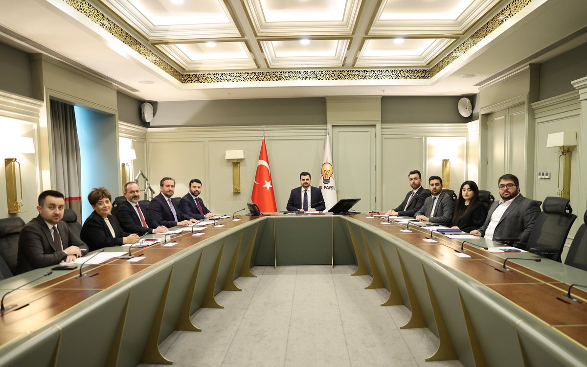 Tayfunarsinkol's tweet photo. 📍AK Parti Genel Merkez

Genel Sekreterlik olarak toplantımızı Sayın @eyupkadirinan başkanlığında gerçekleştirdik.

Toplantımız hayırlara vesile olsun. https://t.co/FVlAozOmzq
