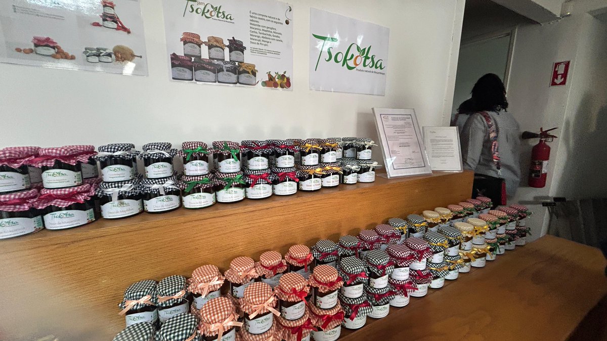ITC_SheTrades's tweet photo. 📍Maputo & Manica

Nine importers from Kenya, Rwanda, Nigeria & Tanzania are in #Mozambique 🇲🇿, exploring food innovation—from banana flour to moringa tea.🍌🍵 

Over the next two days, our delegation will engage in B2B networking and visit more inspiring agrifood companies.🌿

Brought to you by the UK Government-funded #SheTrades programme.

@ITCnews | @FCDOGovUK | @UKinMozambique | @ipemeMoz