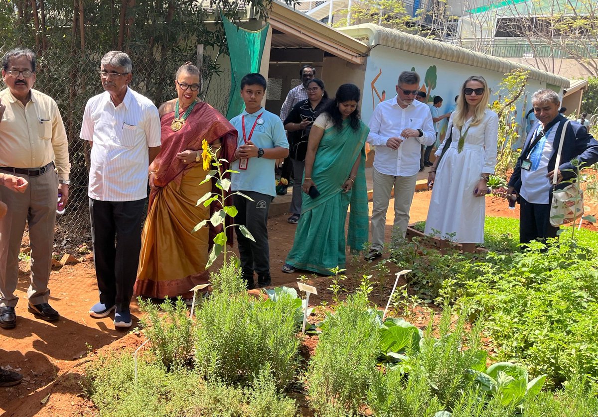 PScotlandKC's tweet photo. Sustainability starts in the classroom.

Delighted to present my Special Award for Education & Sustainability to OMG Organic Microgreens.

During my recent visit to @kanhashantivan, I was so impressed by their work to nurture young people with the skills to grow food & care for our planet.
