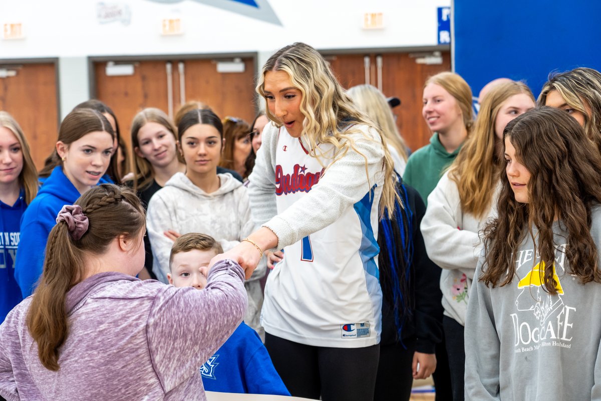 Matt Glenesk (@mattglenesk) on Twitter photo Always love the Miss Basketball surprise reveal. Great shots here from <a href="/mykalmphoto/">Mykal McEldowney</a>.
More coverage via <a href="/Brian_Haenchen/">hank 🇰🇷</a> on <a href="/HSEAthletics/">HSE Royals Athletics</a>' Maya Makalusky winning 2025 Indiana Miss Basketball.
indystar.com/story/sports/h… Always love the Miss Basketball surprise reveal. Great shots here from <a href="/mykalmphoto/">Mykal McEldowney</a>.
More coverage via <a href="/Brian_Haenchen/">hank 🇰🇷</a> on <a href="/HSEAthletics/">HSE Royals Athletics</a>' Maya Makalusky winning 2025 Indiana Miss Basketball.
indystar.com/story/sports/h…
