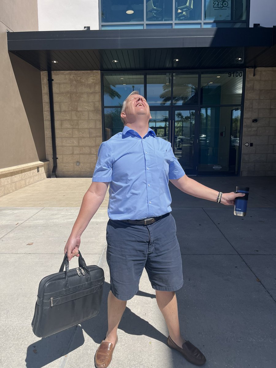 theableteam1's tweet image. ☀️ POV: when you step out of the office and remember why you sell Florida real estate! 😎 soaking up that 84 degree sunny Florida weather today. #livingthedream #serhantflorida #theableteam #luxuryrealestate #floridarealtor #serhantorlando