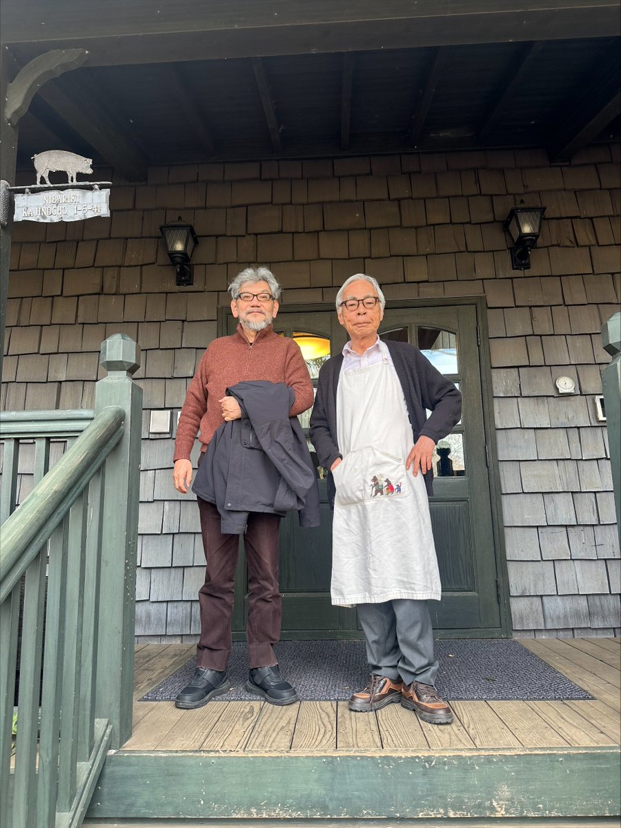gen_ghibli's tweet photo. 📸 Hideaki Anno, creador de 'Evangelion', ha visitado recientemente a Hayao Miyazaki.

👀 Anno fue animador de 'Nausicaä del Valle del Viento' y en los últimos años se ha interesado en adaptar el manga completo que realizó Miyazaki, ya que el film de 1984 solo abarca el inicio. https://t.co/r2kfSb1hRp