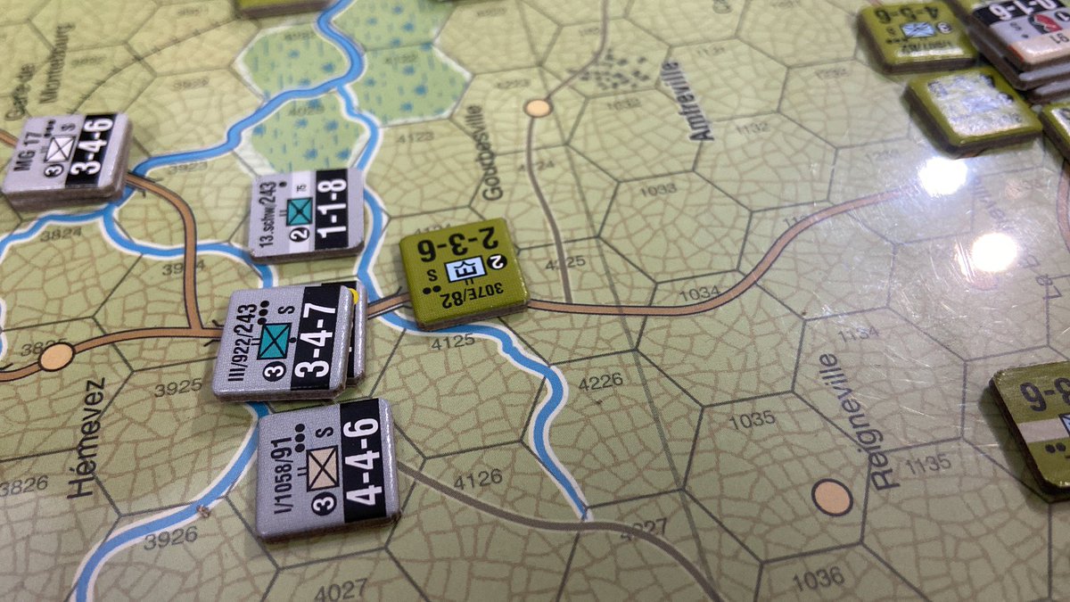 Ayer nos pusimos serios en <a href="/MiS_wargameclub/">Maquetisme i Simulació</a> y tuve mi bautismo de fuego con el Battle for Normandy (<a href="/gmtgames/">GMT Games</a>). Escenario Into the Bocage