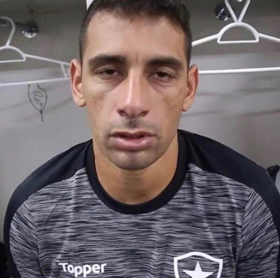 oficialbolafora's tweet photo. Ainda estamos na metade da semana e eu já tô assim: https://t.co/4I5kajNDVZ