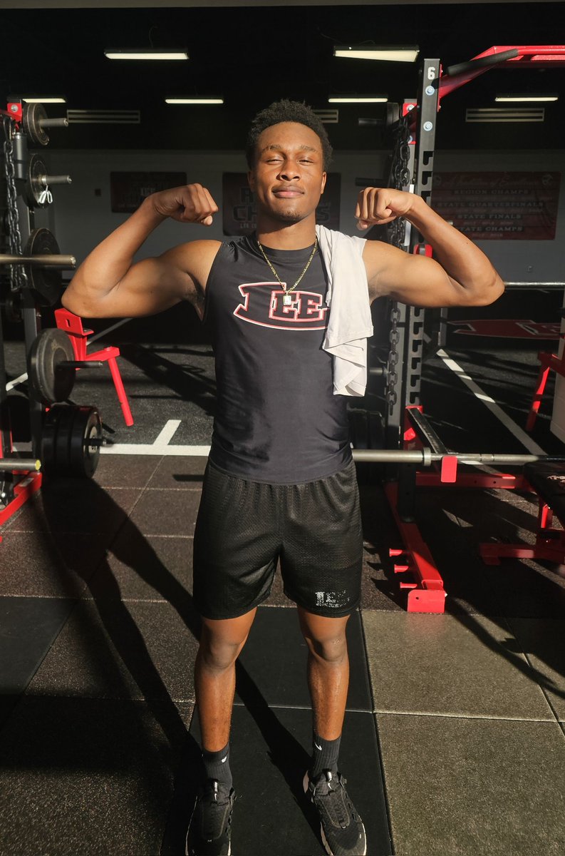 The Rocker Lee tweet media