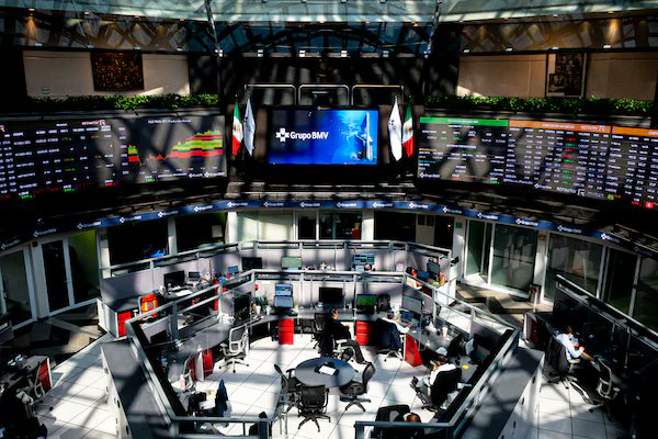 RPRtrades's tweet photo. 📈 #BolsaMexicana sube este 19 de marzo, en un día clave por la decisión de la #Fed.
Los analistas anticipan que la Reserva Federal mantendrá sin cambios su tasa de interés, lo que mantiene la cautela en los mercados.  
Mientras tanto, el #SPBMVIPC avanza. 
#Mercados #Economía https://t.co/361koMhINc