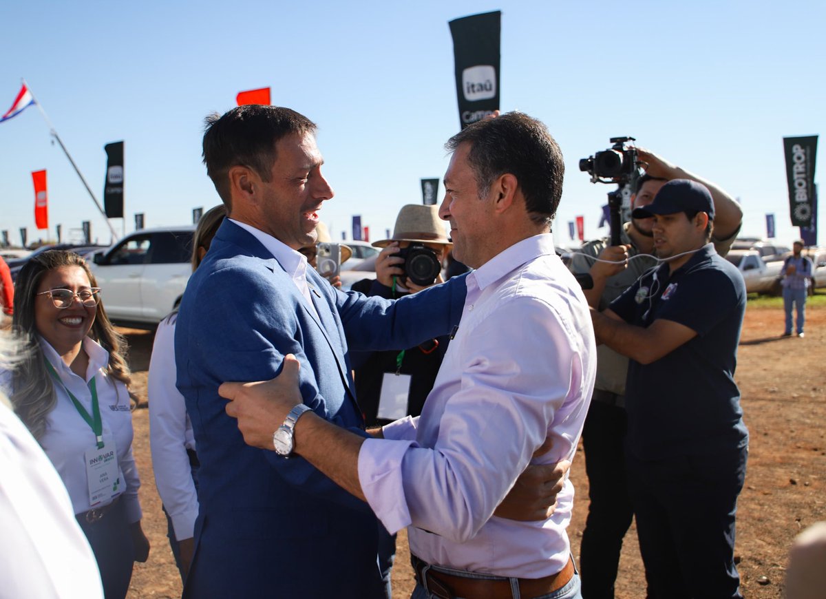 CarlosGimnezGo1's tweet photo. Orgulloso de mostrar el Paraguay productivo en @innovarferia, la mayor fiesta de exposición.
El Gobierno del Pte. @SantiPenap está comprometido con el sector agropecuario, impulsando la producción y competitividad a través de la tecnología y el agronegocio.
#GobiernoDelParaguay🇵🇾 https://t.co/W7fjUCkLWE