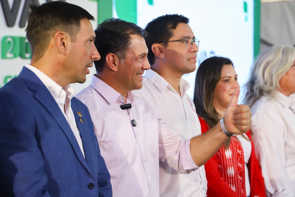 CarlosGimnezGo1's tweet photo. Orgulloso de mostrar el Paraguay productivo en @innovarferia, la mayor fiesta de exposición.
El Gobierno del Pte. @SantiPenap está comprometido con el sector agropecuario, impulsando la producción y competitividad a través de la tecnología y el agronegocio.
#GobiernoDelParaguay🇵🇾 https://t.co/W7fjUCkLWE