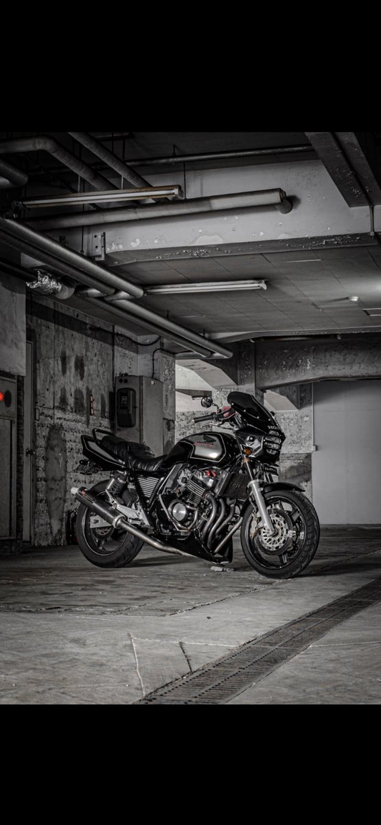 CB400SF_936's tweet photo. 名前：たくちゃん
年齢：28
性別：男
住み：東京
車種：CB400SF NC31
一言：また1つ歳をとったので更新です！

#バイク乗りと繋がりたい #バイク好きと繋がりたい #バイク好きな人と繋がりたい #CB400SF #nc31 #nc39 #nc42 #カスタム #マーシャル #ヨシムラ #ダイシン #スーフォア   #cb軍団 https://t.co/B5hUfH9WPe