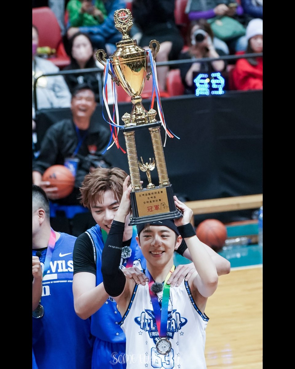s0me_edanlui's tweet photo. 18/03/2025
生啤盃籃球明星賽

#EdanLui #Edan #イーダン・ルイ #イーダン
#呂爵安 #ルイ・チョクオン
#mirrorweare #MIRROR #ミラー
#ViuTV #ossanslove #おっさんずラブ #おっさんずラブ香港
#盜月者 #トウゲツシャ #TheMoonThieves https://t.co/NLGH2QP8JF
