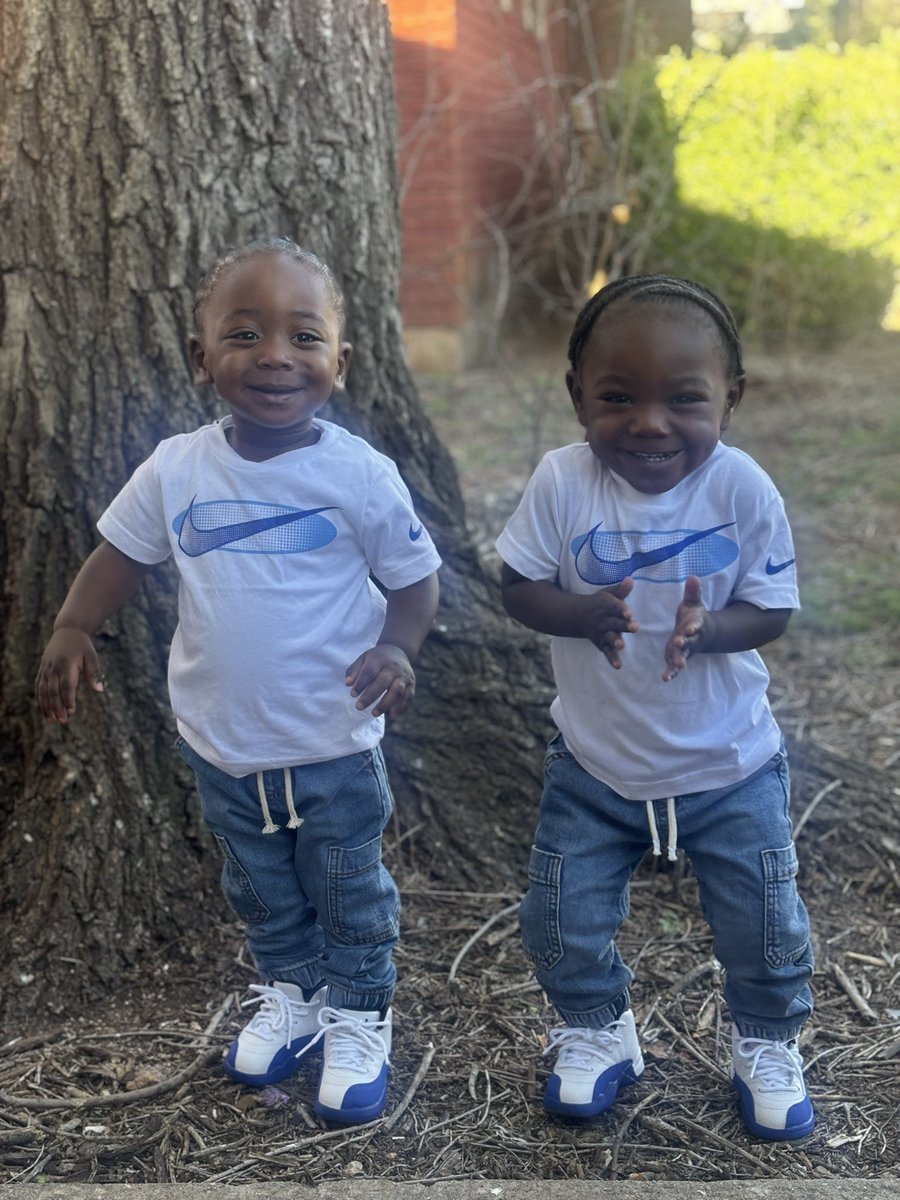 TheREALCiarrahh's tweet photo. TWO LIVE CREW … ✌🏾✌🏿 https://t.co/JS64fjHdQu