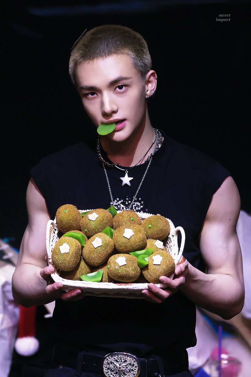 곧 키위왕자 생일 ☎️🥝

#현진 #Hyunjin #StrayKids 
#당도최고_현진키위_생일축하해
#WorldTrendsetterHyunjin
#HappyHyunjinDay