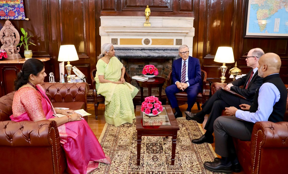 FinMinIndia's tweet image. Union Minister for Finance and Corporate Affairs Smt. @nsitharaman met Mr. @BillGates, Chair and Board Member @gatesfoundation, in New Delhi, today, along with Mr. @MSuzman, CEO and Board Member @gatesfoundation, and Mr. Hari Menon, Country Director-India/South and Southeast Asia…