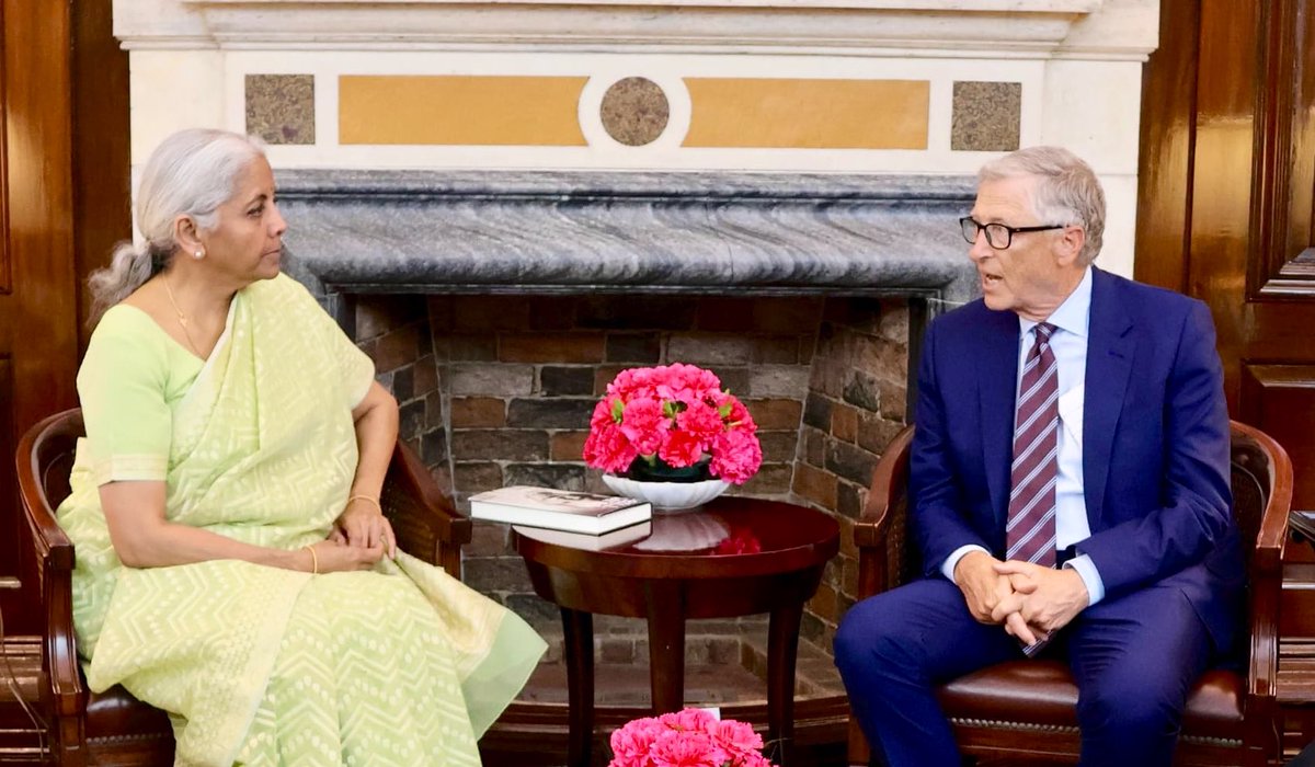 FinMinIndia's tweet image. Union Minister for Finance and Corporate Affairs Smt. @nsitharaman met Mr. @BillGates, Chair and Board Member @gatesfoundation, in New Delhi, today, along with Mr. @MSuzman, CEO and Board Member @gatesfoundation, and Mr. Hari Menon, Country Director-India/South and Southeast Asia…