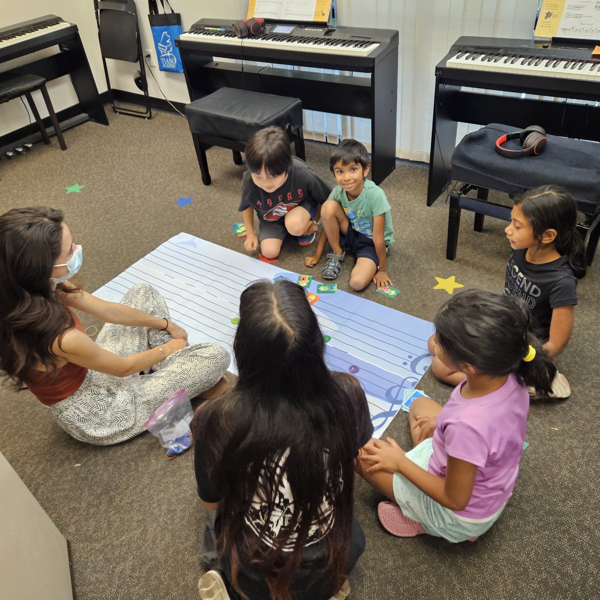 FpaAcademy's tweet photo. Learning music theory and having fun! 
#folsomkids #musicstudents #pianostudents #paino #inspire #folsomca #pianolessons https://t.co/KC1wHFsFlj