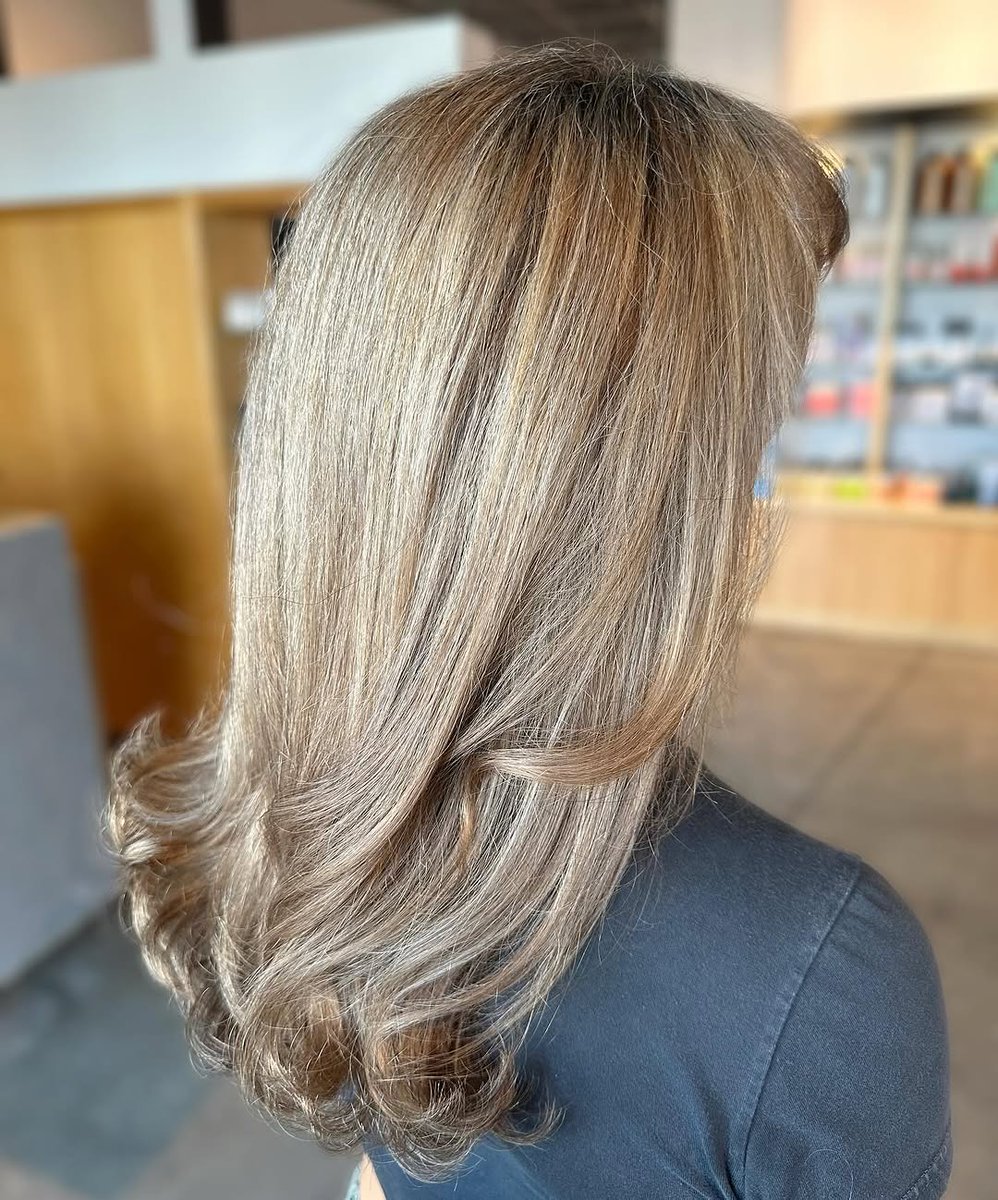 Spring is in the hair 🫶🏻☀️🌸
Hair by: Marlena [Pump Salon]

bit.ly/4kTtDAy