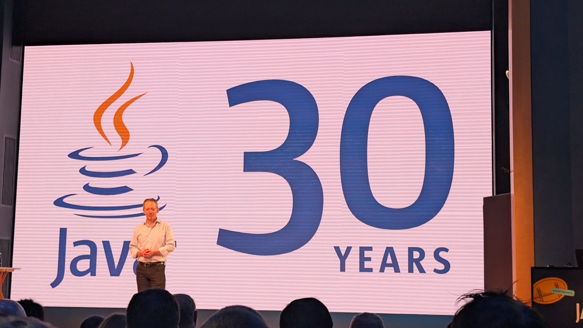 colaru's tweet photo. Celebrating 30 years of Java at JavaOne 2025 conference. https://t.co/7FGsDAP0lc