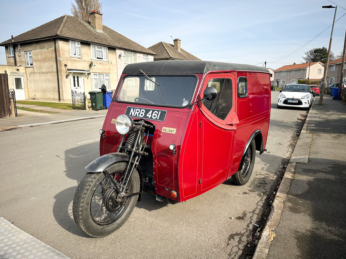 LittleJoeRunner's tweet image. After 30 years of been in the family, my late grandads reliant van is on its way to Spicers Auctioneers at Goole, where hopefully it will find a new loving owner. 
So many great memories with grandad in this van, which totally rebuilt.
#reliant #classiccar #vintagecar #carauction