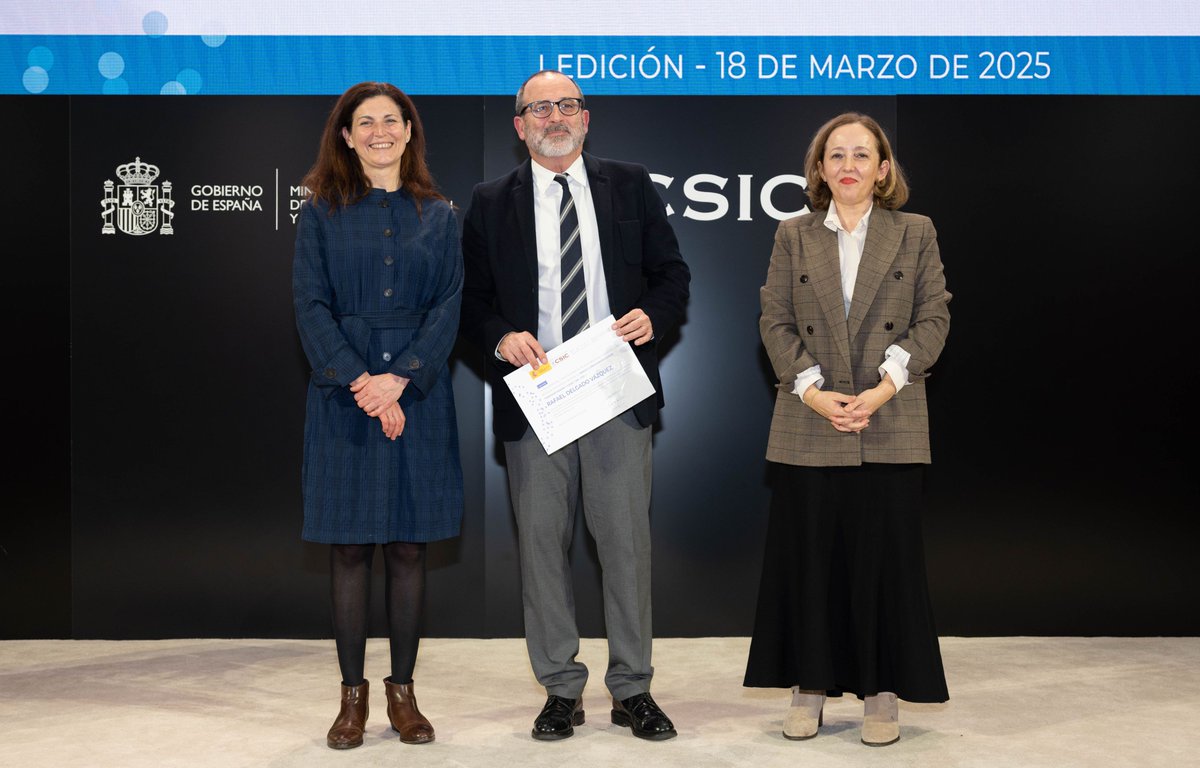 H12Octubre's tweet photo. 🏅 Dos médicos del #H12O reciben el diploma Ramón y Cajal del CSIC por su contribución a la investigación: Luis Paz-Ares, jefe de Servicio de Oncología Médica y Rafael Delgado, jefe de Sección de Microbiología.

👏 2 de los 5 premiados en toda España.

 👉 https://t.co/Xtxhz2O6fD https://t.co/NszdYSa1L7