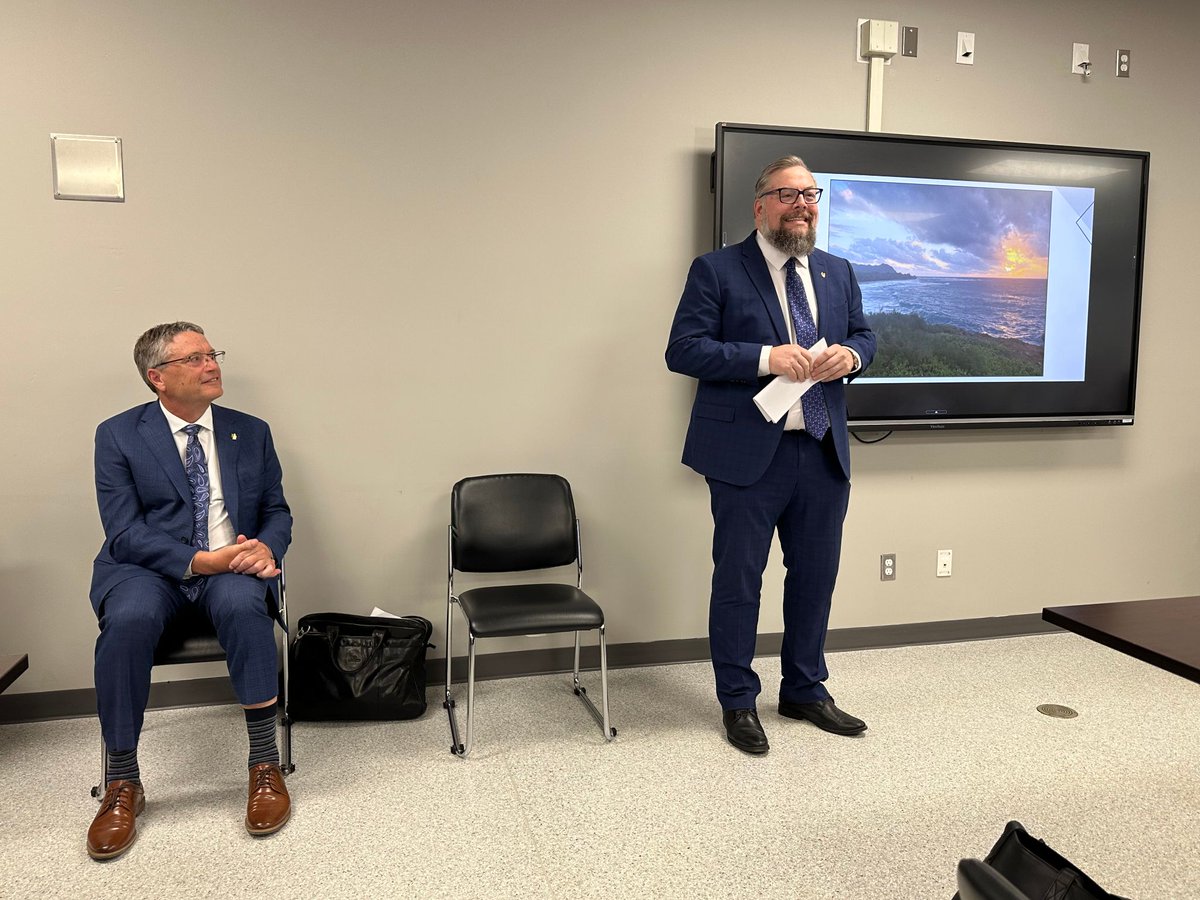 Chinook's Edge school and division administrators, and Board Chair Holly Bilton, welcomed incoming Superintendent Ryan Sawula to Chinook's Edge a few days ago.
More: 
cesd73.ca/about/news/pos…