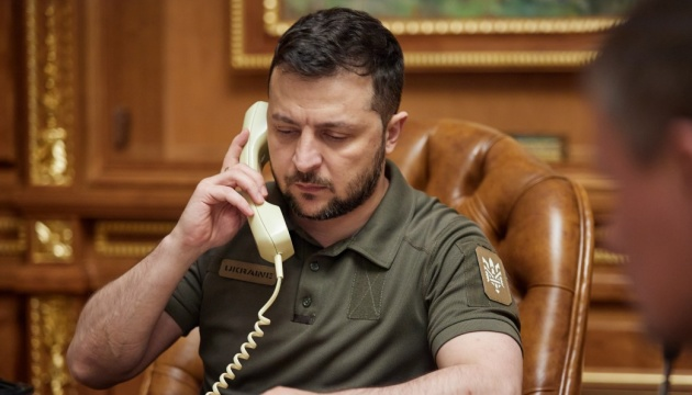 lefileexpress's tweet photo. 🇺🇸🇺🇦 FLASH | Donald Trump et Volodymyr Zelensky s'entretiennent via un appel téléphonique. https://t.co/i62o1R5PE0