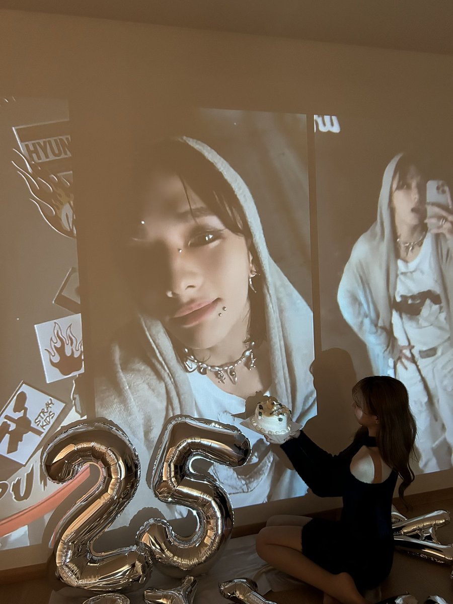 _nano__4's tweet photo. 𓇬𓈒𓏸 2025.03.20 𓈒𓂂𓇬

사랑하는 현진이오빠 생일 축하합니다

 #당도최고_현진키위_생일축하해
 #WorldTrendsetterHyunjin
 #HappyHyunjinDay https://t.co/FzMGBxZzAF