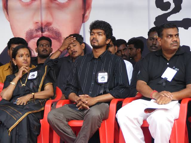 LoyolaMani's tweet photo. மரியாதைக்குரிய அண்ணாமலை அவர்களே,
எங்கள் பொதுச் செயலாளர் ஆனந்த் ஐயா அவர்களை கேலி பேசுகிறீர்கள்.

அவரோ 2008 ம் ஆண்டு #ஈழத்_தமிழர்_பிரச்சனையில் தலைவர் தளபதி அவர்களுடன் ஈழத் தமிழர் மக்களுக்கு நீதி வேண்டும் என்று உண்ணாவிரதம் இருந்தவர்.

நீங்கள் அப்பொழுது எங்கே இருந்தீர்கள்?
What bro😁 https://t.co/P8UmMddyAz