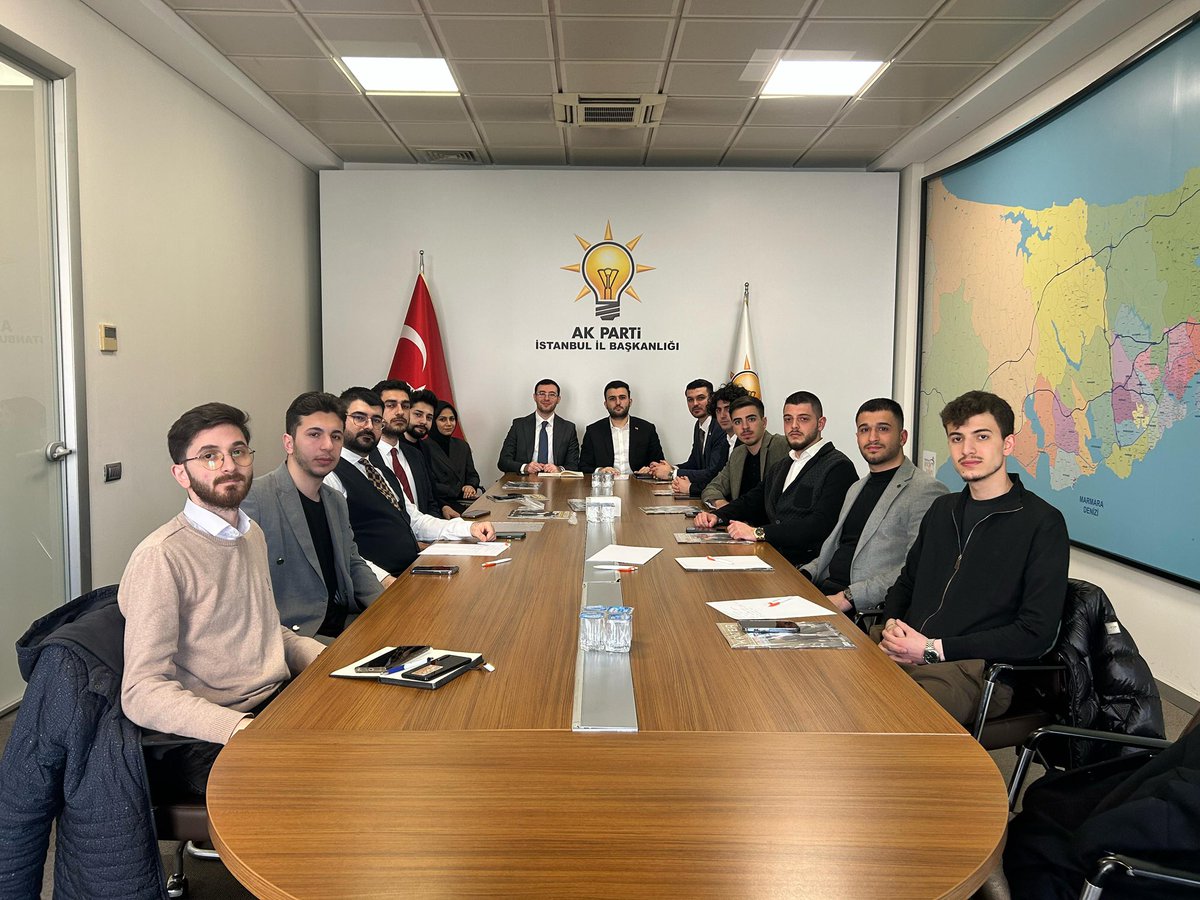 İl Gençlik Kolları Başkanımız Sn. <a href="/nevzatyucetr/">Nevzat Yüce</a> nin katılımları ile komisyon toplantımızı gerçekleştirdik.
Başkanımıza bizlere olan desteği,  kıymetli değerlendirmeleri ve toplantımıza katılımı dolayısı ile şükranlarımı sunarım…
Daha Adil Bir Dünya İçin, #durmakyokyoladevam 🌍