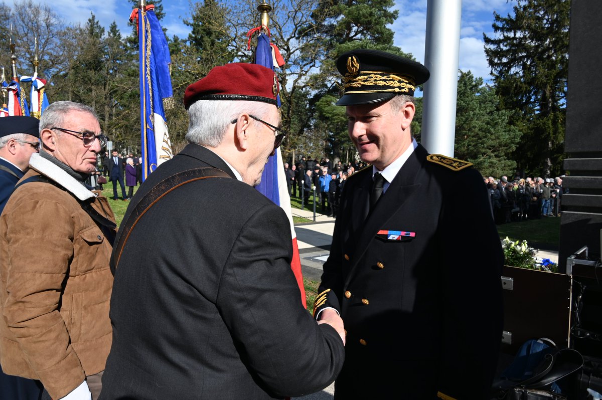 prefetrhone's tweet image. #19Mars | Journée nationale du souvenir des victimes civiles et militaires de la guerre d’Algérie et des combats du Maroc et de la Tunisie. 
Cérémonie présidée par M. Antoine GUERIN, Préfet délégué à la défense et la sécurité au parc de Parilly, en présence des autorités civiles