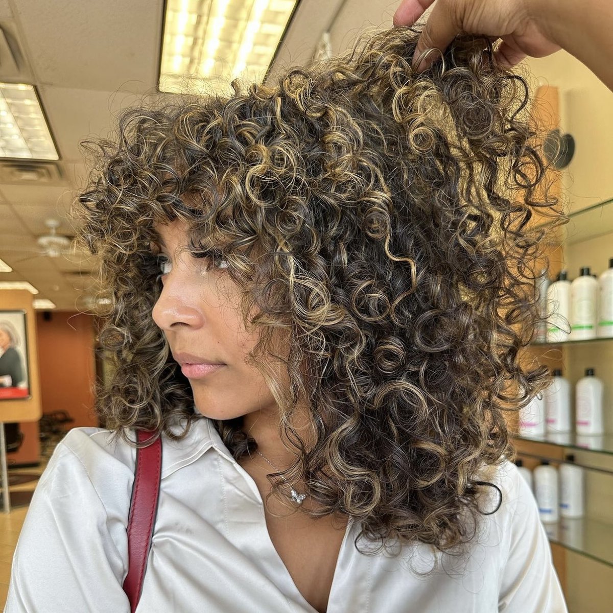 FSHairSalons's tweet image. A curl MOMENT. #curlsunleashed #FSCutandColor

Throwback : @beautybythediva
#UltimateCurlRoutine #CurlyHairProducts #curlyhair #ultimatecurls #hairgoals #fsproducts #cleanse #define #hydrate #hairroutine #haircare #curlmaintenance #professionalproducts #leapingbunny...