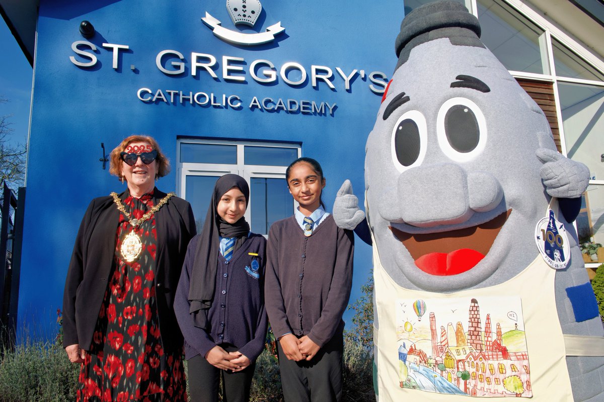 💯  Meet Kelvin - our Centenary mascot.

🥳 Kelvin and Lord Mayor Lyn Sharpe surprised children at St Gregory’s Catholic Academy.

⭐ They met competition winners Zunairah – who chose the name - and Fizza, who designed the apron.

➡️ Read more: orlo.uk/is1Rt
