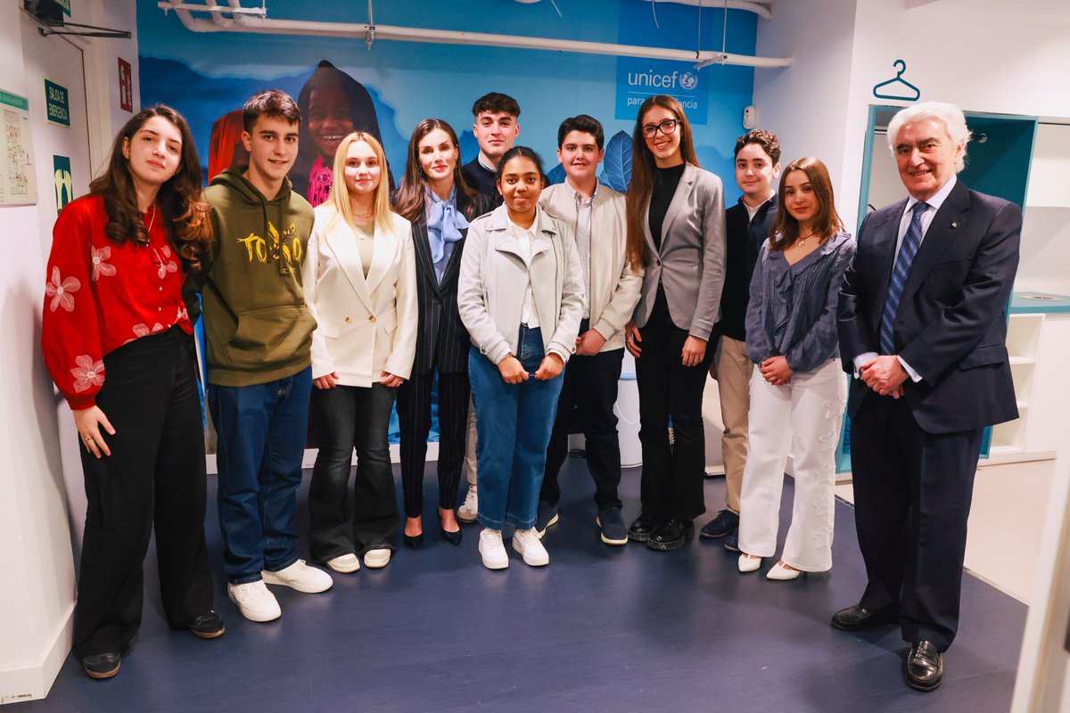 Han participado 9 chicos y chicas de entre 12 y 17 años de nuestro Consejo Asesor de Infancia y Adolescencia, para tratar temas como:
🧠La salud mental
🌍La situación migratoria en Canarias
♻️El cambio climático
👦🏽👧🏻Los retos a los que se enfrentan niños, niñas y adolescentes