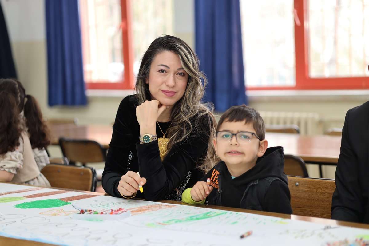 Golbasi06MEM's tweet photo. İlçe Millî Eğitim Müdürümüz Sayın Serap YILMAZ beraberinde şube müdürleri Sayın Murat YEŞİLÇİÇEK ve Sayın Yonca ÇAVUŞOĞLU ile ilçemiz Gökçehöyük İlk/Ortaokulunda “Orman Haftası” kapsamında gerçekleştirilen etkinliğe katıldılar. Ardından öğretmenler ile bir araya geldiler. https://t.co/PGjpZ4vmdA