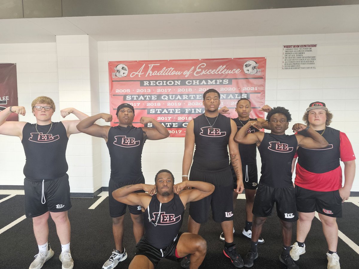 The Rocker Lee (@rockerlee229) on Twitter photo 💥 All these Dudes went up +50lbs today on Squat Max💥 Kade Green, <a href="/JohnnyB4474/">Johnny Burroughs III</a>, <a href="/D1_BryceC/">Bryce Carter</a>, Larry Jackson, Keith Solomon, Jy'Merion Roddy, and @dysonsmith61 #BigMovers 💥 All these Dudes went up +50lbs today on Squat Max💥 Kade Green, <a href="/JohnnyB4474/">Johnny Burroughs III</a>, <a href="/D1_BryceC/">Bryce Carter</a>, Larry Jackson, Keith Solomon, Jy'Merion Roddy, and @dysonsmith61 #BigMovers